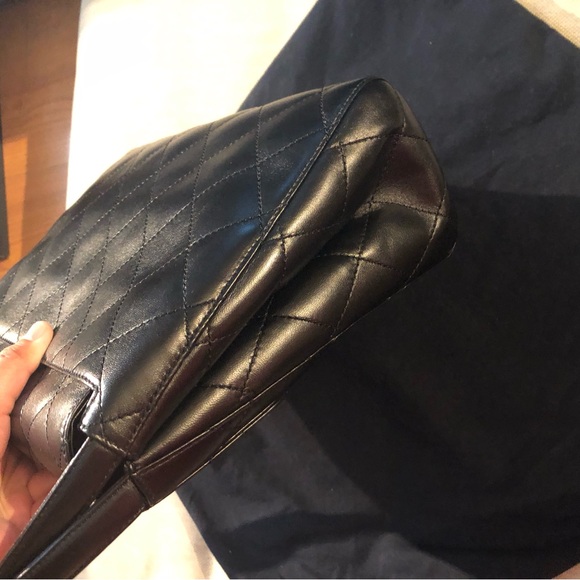 CHANEL double loop in smooth leather and gold hardware - Picture 7 of 12